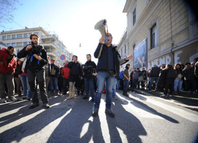 Affittopoli, scacco ai Centri Sociali. 800 sfratti: attivisti occupano il Comune