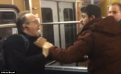 Profughi aggrediscono pensionati in metro: VIDEO CHOC