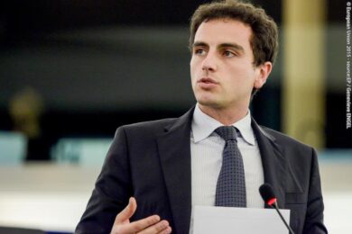 Draghi, Valli (M5S) ad Affari: “La crisi non finirà. É l’euro il problema”