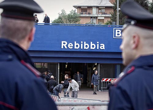 Evadono da Rebibbia, fuga in autobus. Serra: “Stupito siano scappati solo in 2” Evadono da Rebibbia, fuga in autobus. Serra: “Stupito siano scappati solo in 2”