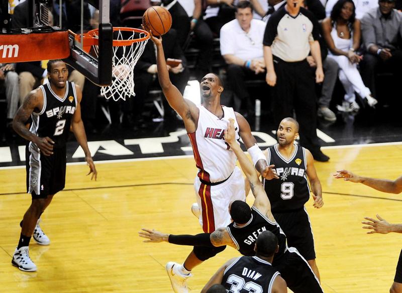 Nba, Chris Bosh: nuove cure contro i coaguli nel sangue Nba, Chris Bosh: nuove cure contro i coaguli nel sangue