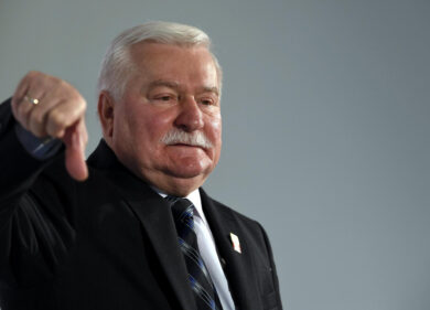 Polonia, Walesa sotto accusa: “Informatore dei servizi comunisti”