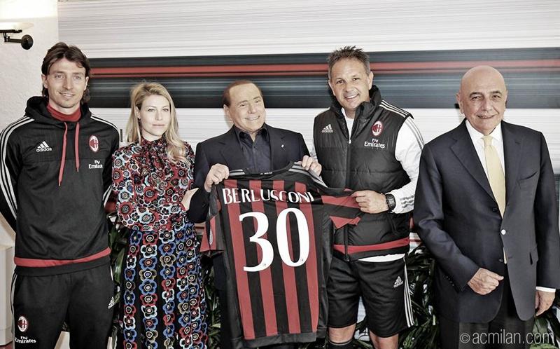 Milan, Berlusconi a ruota libera: da Bee a Mihajlovic. E gaffe su Balo Milan, Berlusconi a ruota libera: da Bee a Mihajlovic. E gaffe su Balo