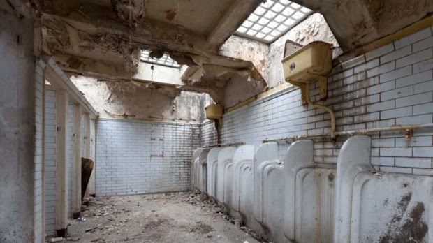 Da bagno pubblico a casa di stile. FOTO