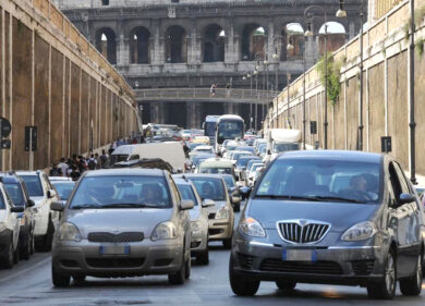 Domenica stop antismog: le polveri sottili fermano di nuovo auto e moto