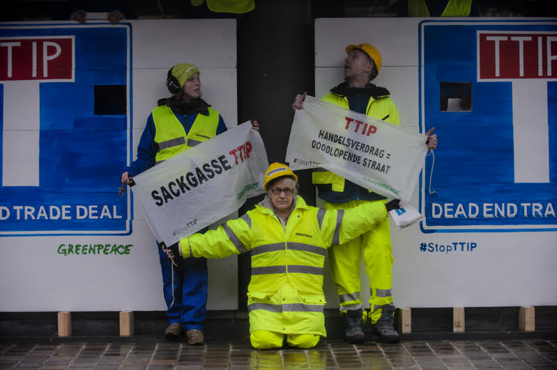 Ttip, blitz di Greenpeace per bloccare le trattative Ue-Usa. FOTO e VIDEO