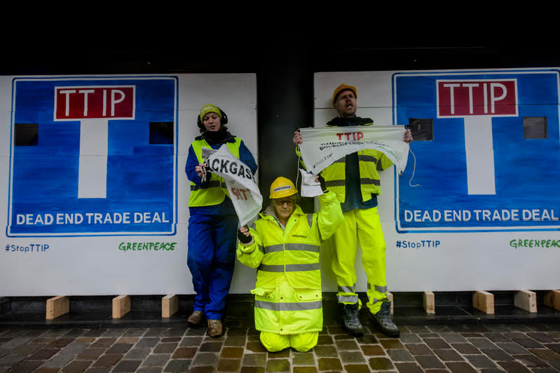 Ttip, blitz di Greenpeace per bloccare le trattative Ue-Usa. FOTO e VIDEO