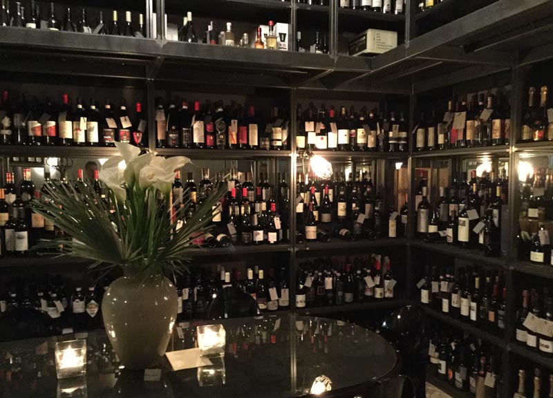 Al Bicerin il vino prima di tutto anche in biblioteca