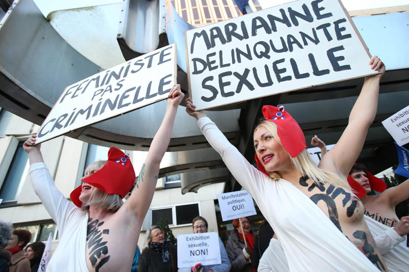 “Esibizione sessuale”, tre attiviste Femen a processo “Esibizione sessuale”, tre attiviste Femen a processo