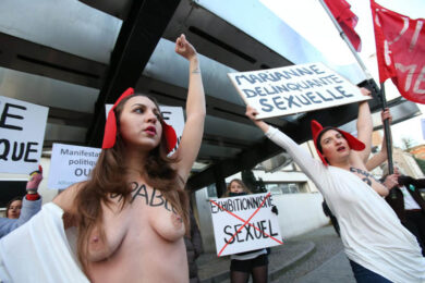 “Esibizione sessuale”, tre attiviste Femen a processo