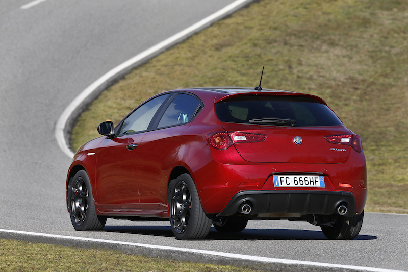 Alfa Romeo Giulietta: eleganza e piacere di guida per dominare la strada Alfa Romeo Giulietta: eleganza e piacere di guida per dominare la strada
