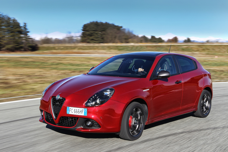 Alfa Romeo Giulietta: eleganza e piacere di guida per dominare la strada Alfa Romeo Giulietta: eleganza e piacere di guida per dominare la strada