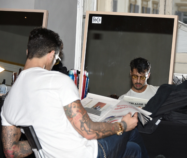 Fabrizio Corona, il ritorno: sfila in passerella per Rocco Barocco Fabrizio Corona, il ritorno: sfila in passerella per Rocco Barocco