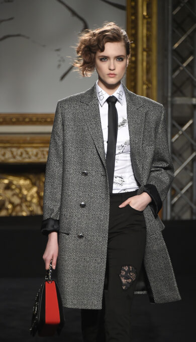 Fabrizio Corona, il ritorno: sfila in passerella per Rocco Barocco