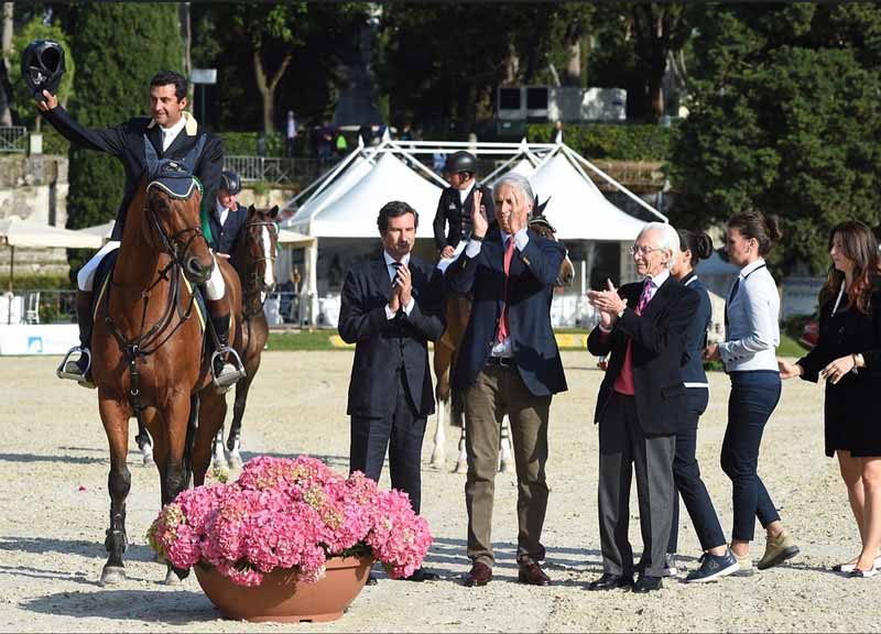 Incassi milionari, stalle fatiscenti. Piazza di Siena: il conto del Comune