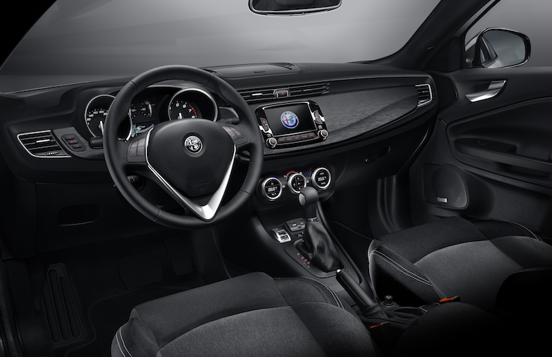 Alfa Romeo Giulietta: eleganza e piacere di guida per dominare la strada Alfa Romeo Giulietta: eleganza e piacere di guida per dominare la strada