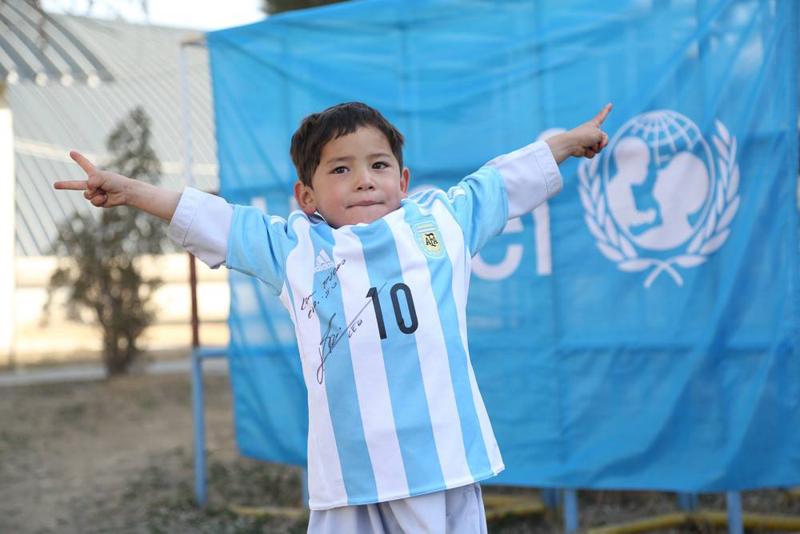 Murtaza, Messi realizza il sogno: maglia dell’Argentina e autografo Murtaza, Messi realizza il sogno: maglia dell’Argentina e autografo