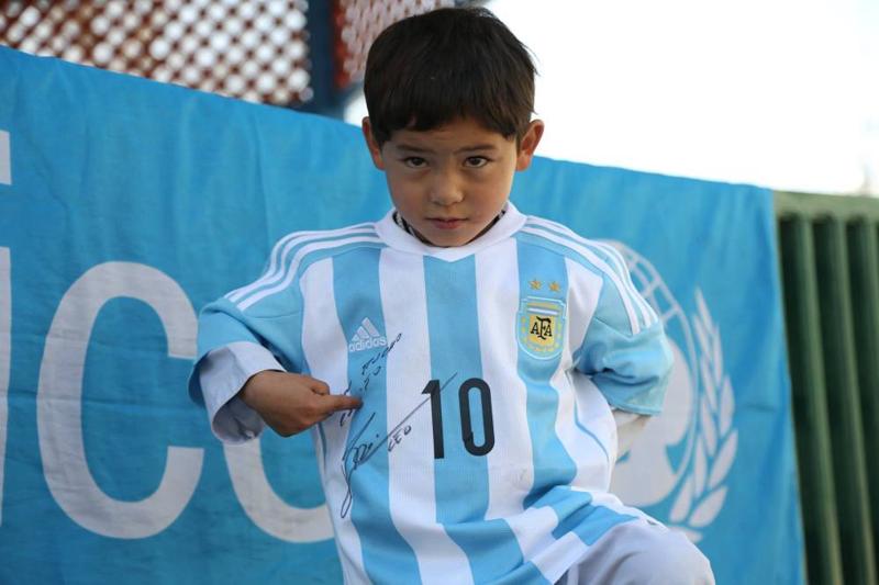 Murtaza, Messi realizza il sogno: maglia dell’Argentina e autografo Murtaza, Messi realizza il sogno: maglia dell’Argentina e autografo