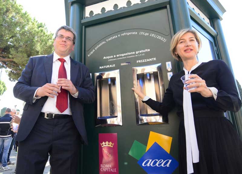 Ardeatina senz’acqua: il giorno dell’ira. Residenti in strada, traffico nel caos Ardeatina senz’acqua: il giorno dell’ira. Residenti in strada, traffico nel caos