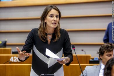Cirinná, Ferrara (M5S) ad Affari: “Adozioni gay? Dico sì”