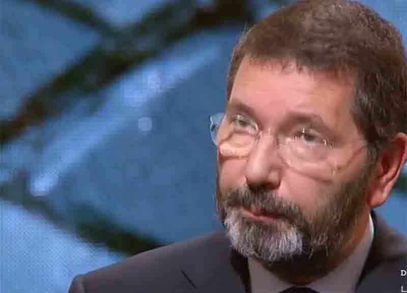 Il 31 marzo esce il libro di Marino. Tremano il premier e tutto il Pd Il 31 marzo esce il libro di Marino. Tremano il premier e tutto il Pd