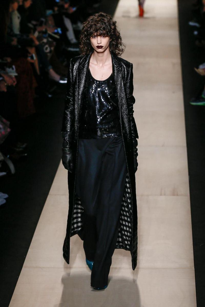 Moda Donna, la modella perde l’abito e… Tutte le tendenze