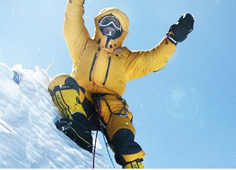 Alpinismo, Simone Moro fa la storia: scala il Nanga Parbat in inverno Alpinismo, Simone Moro fa la storia: scala il Nanga Parbat in inverno