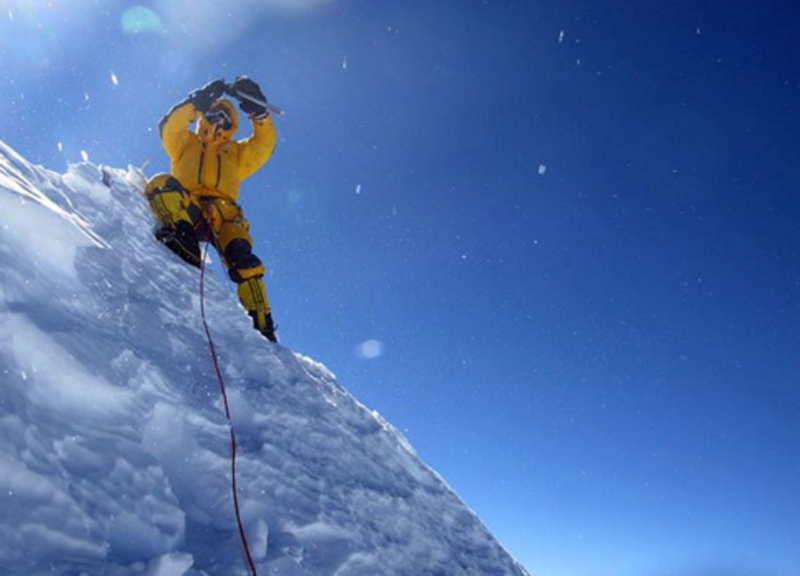 Alpinismo, Simone Moro fa la storia: scala il Nanga Parbat in inverno Alpinismo, Simone Moro fa la storia: scala il Nanga Parbat in inverno