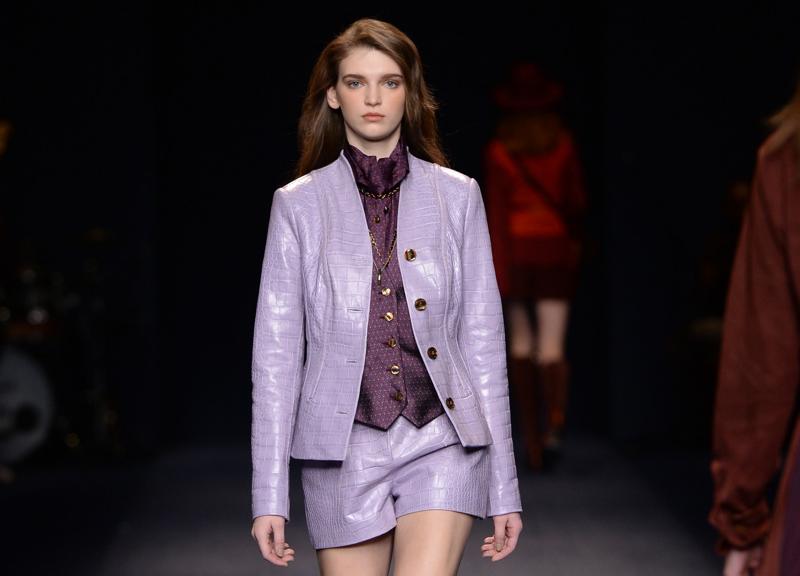 Trussardi, nel guardaroba femminile si fondono stile folk e glamour Trussardi, nel guardaroba femminile si fondono stile folk e glamour