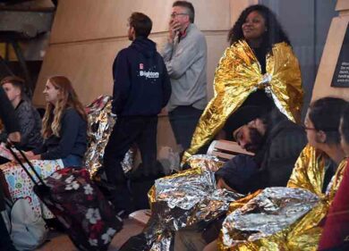 I migranti sfondano il confine tra Grecia e Macedonia. A Calais sgombero della ‘giungla’