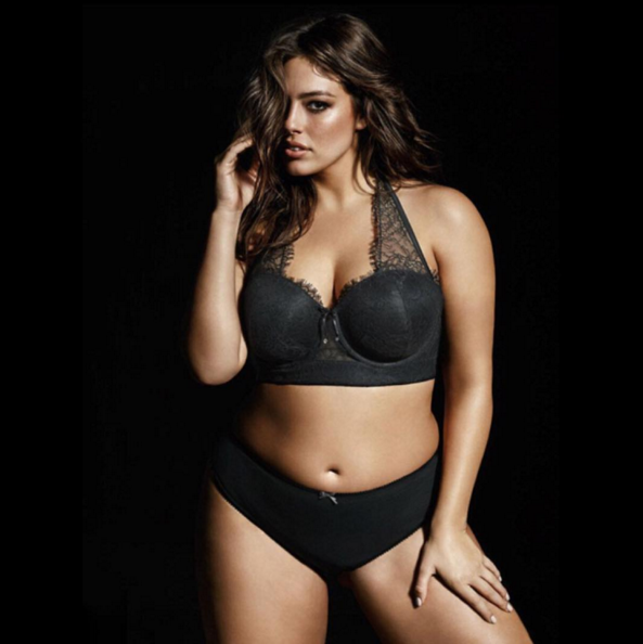 Ashley Graham, la prima curvy sulla copertina di Sports Illustrated Ashley Graham, la prima curvy sulla copertina di Sports Illustrated
