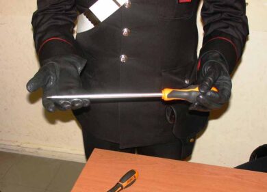 Nomadi minorenni armate di cacciaviti. Pronte per svuotare gli appartamenti