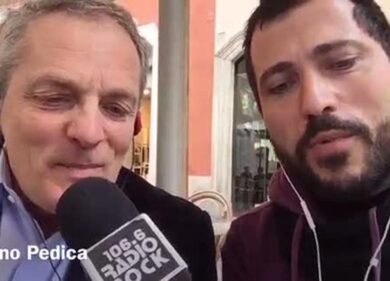 Il Pd se la canta e se la suona, la sfida rock dei candidati