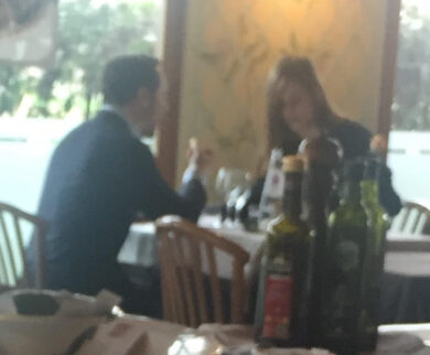 Stefano Accorsi e Bianca Vitali immortalati oggi a Milano. Foto