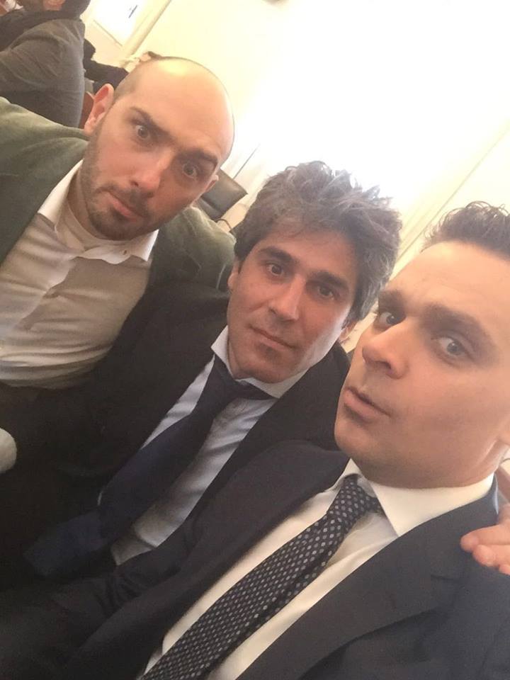 La destra scopre il viral. E risponde a Sala con i selfie… FOTO La destra scopre il viral. E risponde a Sala con i selfie… FOTO