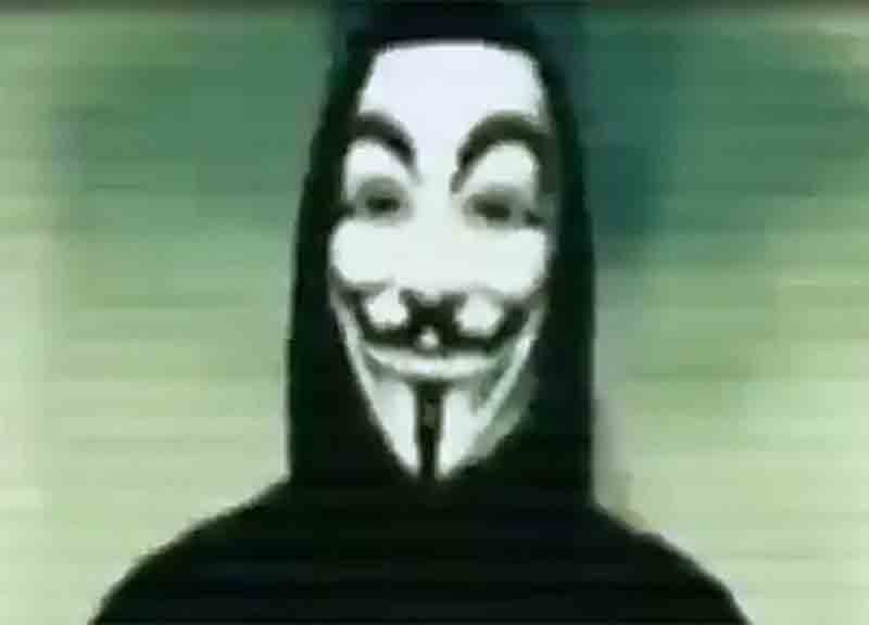Condannati gli hacker di Anonymous. Violarono i siti di banche e università Condannati gli hacker di Anonymous. Violarono i siti di banche e università