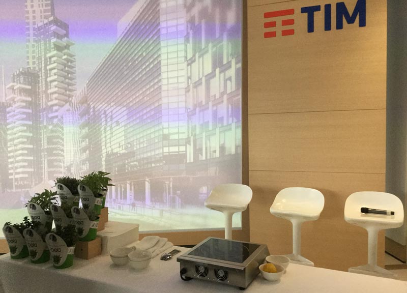 L’impresa semplice di TIM è quella di Davide Oldani L’impresa semplice di TIM è quella di Davide Oldani
