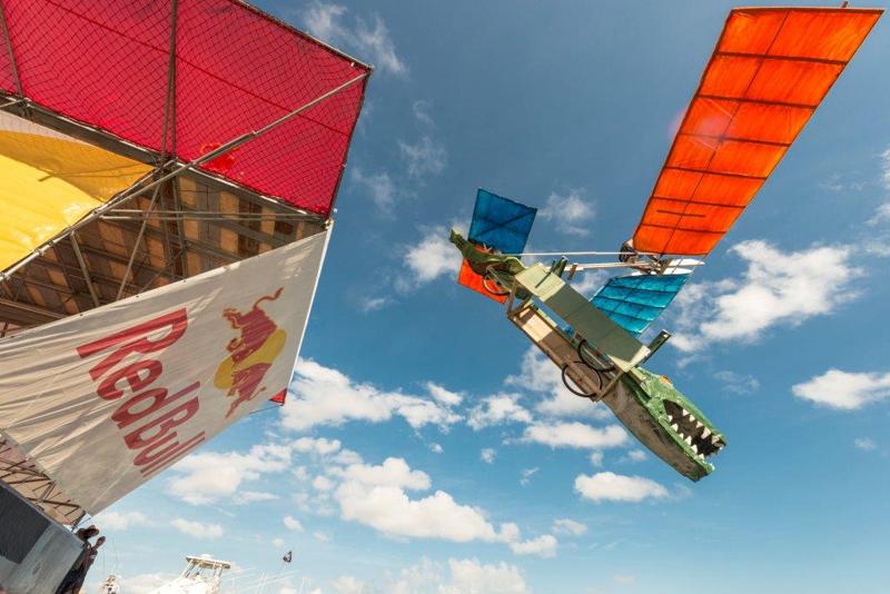 Red Bull Flugtag: macchine volanti “fai-da-te” all’Idroscalo Red Bull Flugtag: macchine volanti “fai-da-te” all’Idroscalo