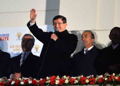 Turchia, blitz nel quotidiano anti-Erdogan. Licenziato il direttore