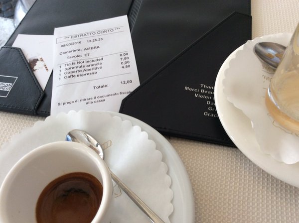 Un caffè e una spremuta (con Mastella) in piazza Navona? 12 euro