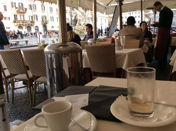 Un caffè e una spremuta (con Mastella) in piazza Navona? 12 euro