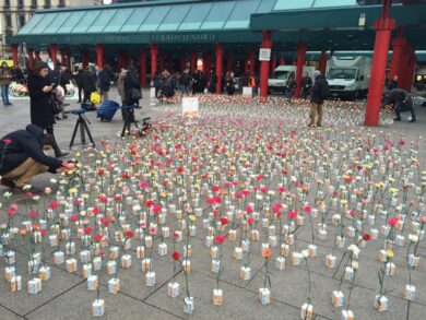 Festa della donna, a Milano Piazzale Cadorna “diventa” fiorito. Foto