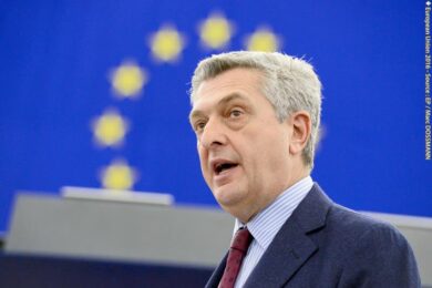 Grandi (Unhcr) ad Affari: “La Grecia rischia di essere un campo profughi”
