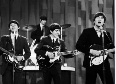 Musica in lutto: è morto Sir George Martin, il quinto Beatle