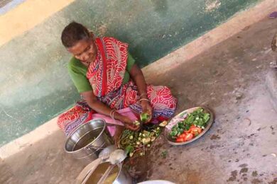 India, muore sedicenne stuprata e data alle fiamme
