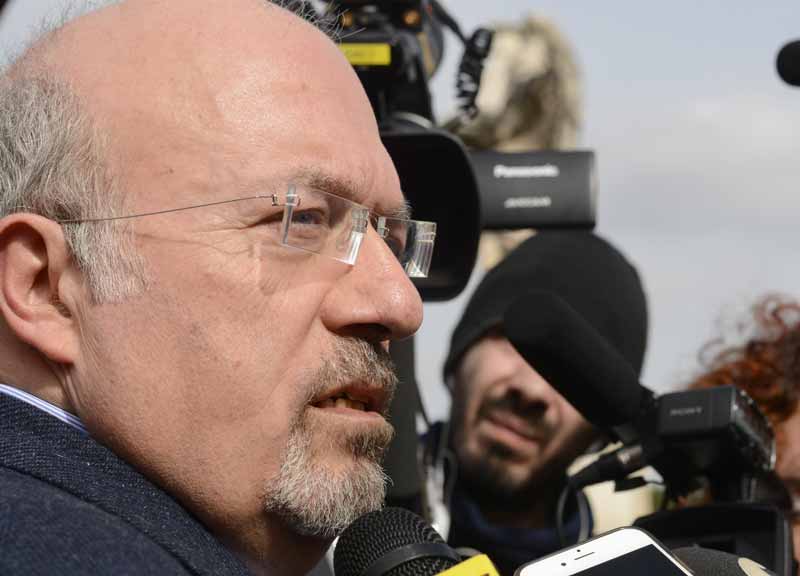 Storace: “Giuro che non sono impazzito”. La verità sui Marò e sui ristoranti indiani” Storace: “Giuro che non sono impazzito”. La verità sui Marò e sui ristoranti indiani”