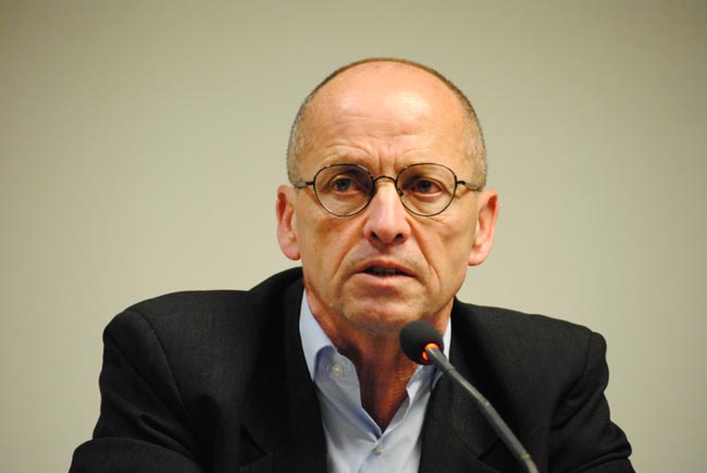 Mauro Biglino ai teologi: “Nella Bibbia non c’è traccia di Dio” Mauro Biglino ai teologi: “Nella Bibbia non c’è traccia di Dio”