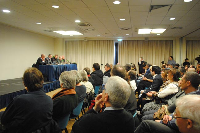 Mauro Biglino ai teologi: “Nella Bibbia non c’è traccia di Dio” Mauro Biglino ai teologi: “Nella Bibbia non c’è traccia di Dio”