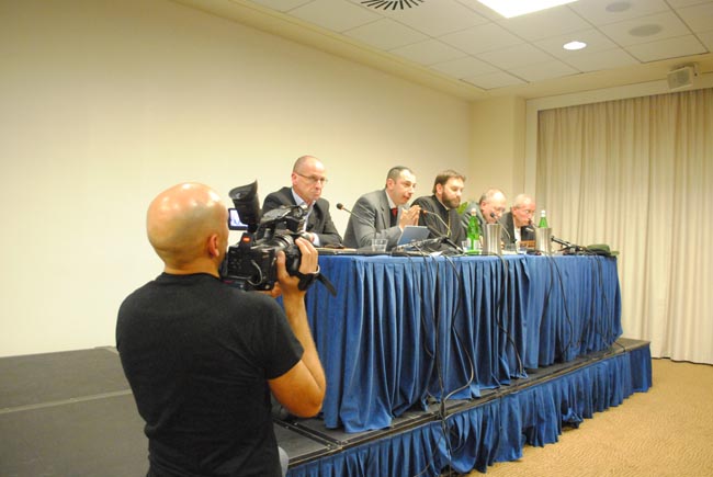 Mauro Biglino ai teologi: “Nella Bibbia non c’è traccia di Dio” Mauro Biglino ai teologi: “Nella Bibbia non c’è traccia di Dio”