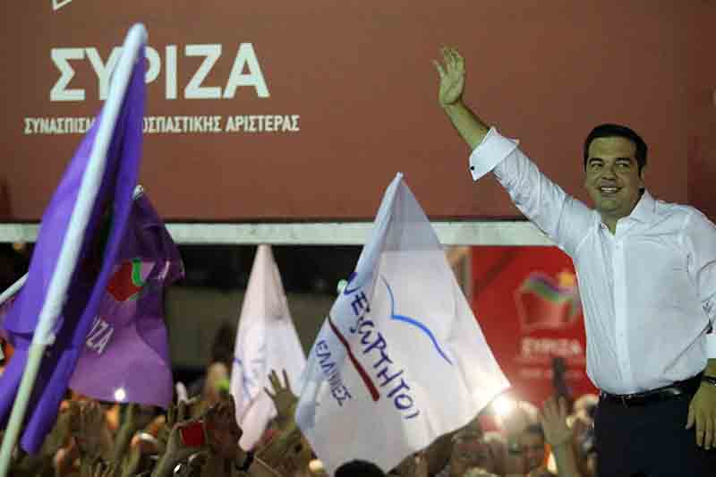Tsipras vola al vertice del Pse all’Eliseo. Flessibilità, verso l’asse Parigi-Roma-Atene Tsipras vola al vertice del Pse all’Eliseo. Flessibilità, verso l’asse Parigi-Roma-Atene